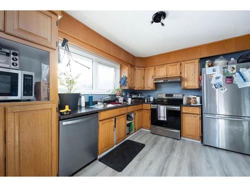 173 Sitka Drive, Fort Mcmurray, AB - Indoor Photo Showing Kitchen