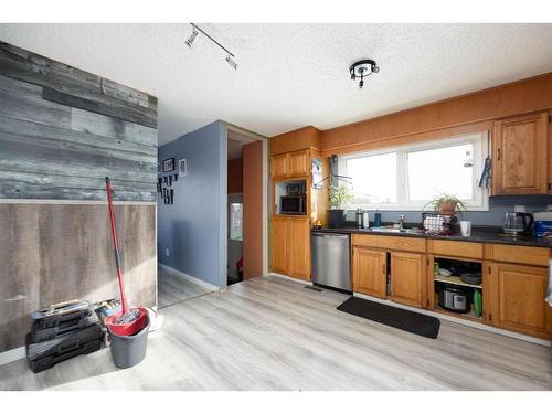 173 Sitka Drive, Fort Mcmurray, AB - Indoor Photo Showing Kitchen