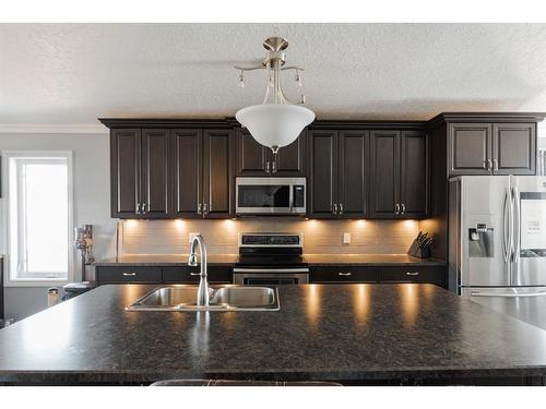 781 Beacon Hill Drive, Fort Mcmurray, AB - Indoor Photo Showing Kitchen With Double Sink
