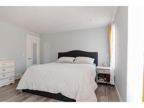 113 Garson Place, Fort Mcmurray, AB - Indoor Photo Showing Bedroom