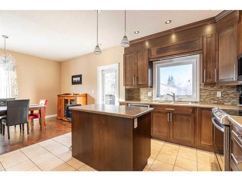 140 Brosseau Crescent, Fort Mcmurray, AB - Indoor Photo Showing Kitchen With Double Sink With Upgraded Kitchen