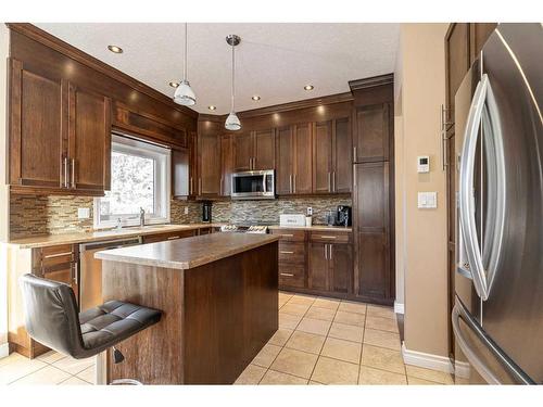 140 Brosseau Crescent, Fort Mcmurray, AB - Indoor Photo Showing Kitchen With Stainless Steel Kitchen With Upgraded Kitchen