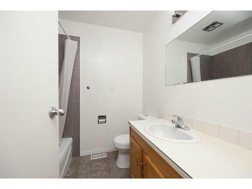 37-701 Beacon Hill Drive, Fort Mcmurray, AB - Indoor Photo Showing Bathroom
