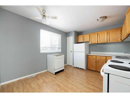 37-701 Beacon Hill Drive, Fort Mcmurray, AB - Indoor Photo Showing Kitchen