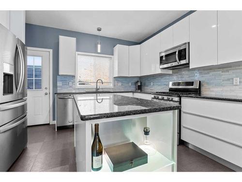 179 Breukel Crescent, Fort Mcmurray, AB - Indoor Photo Showing Kitchen With Upgraded Kitchen
