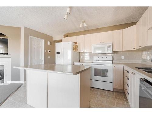 179 Bear Paw Drive, Fort Mcmurray, AB - Indoor Photo Showing Kitchen