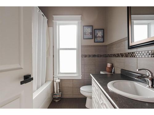 191 Atkinson Lane, Fort Mcmurray, AB - Indoor Photo Showing Bathroom