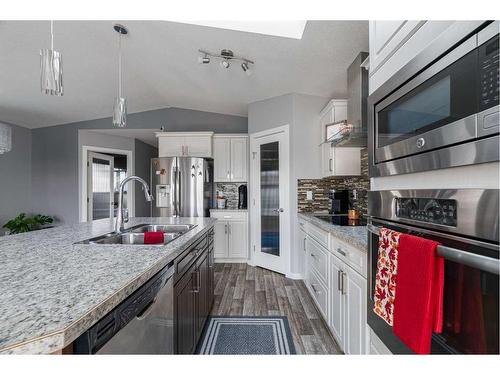 201 Tamarack Way, Fort Mcmurray, AB - Indoor Photo Showing Kitchen With Double Sink With Upgraded Kitchen