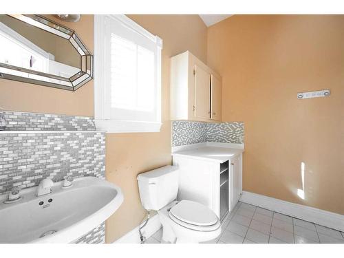 321 Brett Drive, Fort Mcmurray, AB - Indoor Photo Showing Bathroom