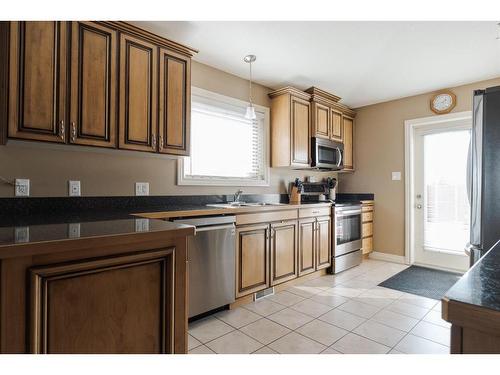 549 Walnut Crescent, Fort Mcmurray, AB - Indoor Photo Showing Kitchen