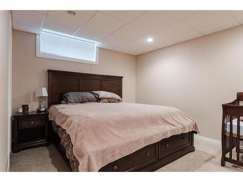 549 Walnut Crescent, Fort Mcmurray, AB - Indoor Photo Showing Bedroom