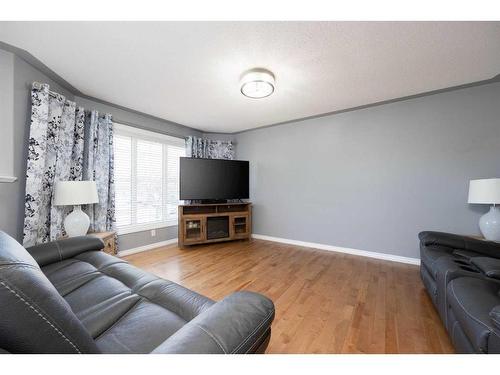 225 Crown Creek Lane, Fort Mcmurray, AB - Indoor Photo Showing Living Room