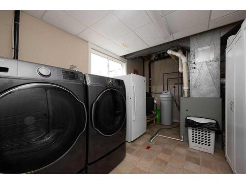 225 Crown Creek Lane, Fort Mcmurray, AB - Indoor Photo Showing Laundry Room