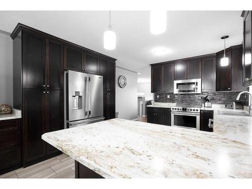 225 Crown Creek Lane, Fort Mcmurray, AB - Indoor Photo Showing Kitchen With Stainless Steel Kitchen With Upgraded Kitchen
