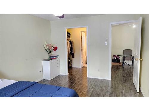 203-100 Richard Street, Fort Mcmurray, AB - Indoor Photo Showing Bedroom