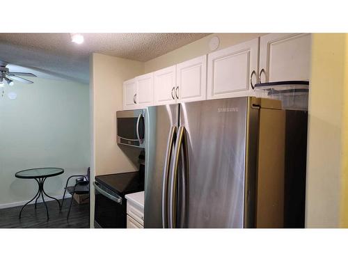 203-100 Richard Street, Fort Mcmurray, AB - Indoor Photo Showing Kitchen