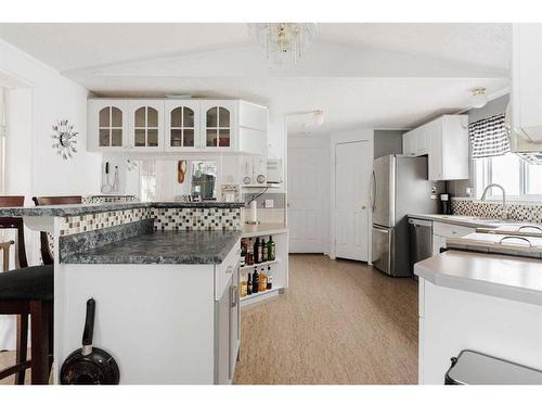 121 Grant Bay, Fort Mcmurray, AB - Indoor Photo Showing Kitchen With Upgraded Kitchen