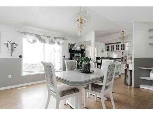 121 Grant Bay, Fort Mcmurray, AB - Indoor Photo Showing Dining Room