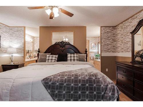 121 Grant Bay, Fort Mcmurray, AB - Indoor Photo Showing Bedroom
