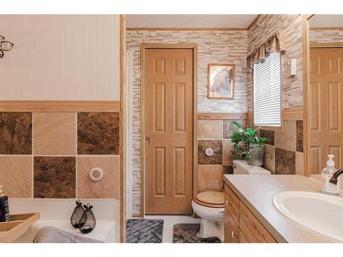 121 Grant Bay, Fort Mcmurray, AB - Indoor Photo Showing Bathroom
