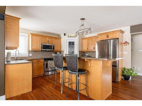 105 Lynx Crescent, Fort Mcmurray, AB - Indoor Photo Showing Kitchen With Stainless Steel Kitchen