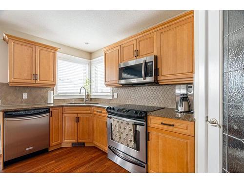 105 Lynx Crescent, Fort Mcmurray, AB - Indoor Photo Showing Kitchen