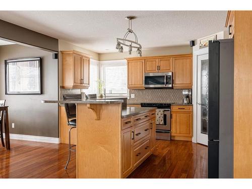 105 Lynx Crescent, Fort Mcmurray, AB - Indoor Photo Showing Kitchen With Stainless Steel Kitchen