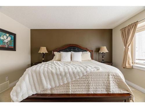 105 Lynx Crescent, Fort Mcmurray, AB - Indoor Photo Showing Bedroom