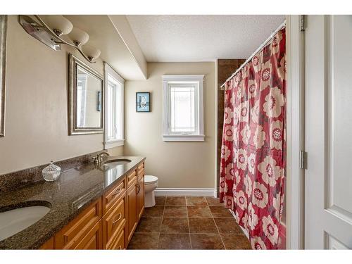 105 Lynx Crescent, Fort Mcmurray, AB - Indoor Photo Showing Bathroom