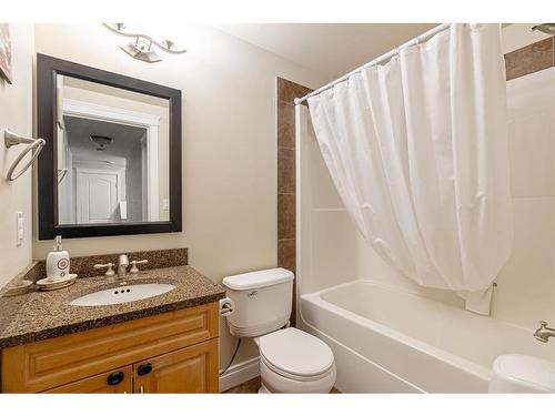 105 Lynx Crescent, Fort Mcmurray, AB - Indoor Photo Showing Bathroom