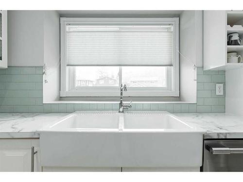 125 Goodwin Place, Fort Mcmurray, AB - Indoor Photo Showing Kitchen With Double Sink
