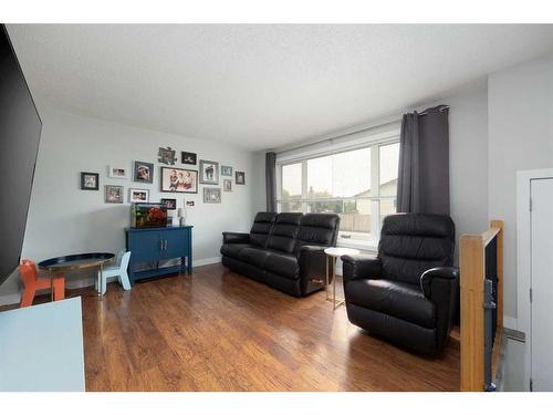 138 Cochrane Crescent, Fort Mcmurray, AB - Indoor Photo Showing Living Room