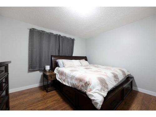 138 Cochrane Crescent, Fort Mcmurray, AB - Indoor Photo Showing Bedroom