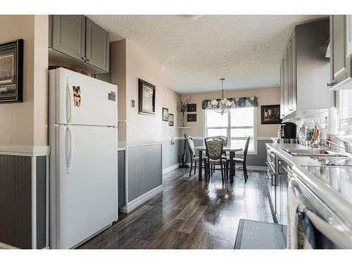 121 Fullerton Drive, Fort Mcmurray, AB - Indoor Photo Showing Kitchen