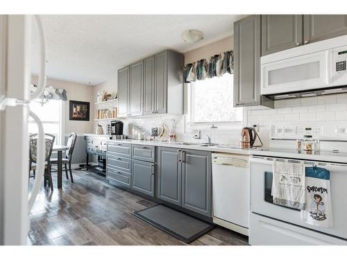 121 Fullerton Drive, Fort Mcmurray, AB - Indoor Photo Showing Kitchen With Double Sink