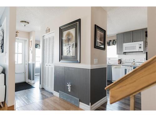 121 Fullerton Drive, Fort Mcmurray, AB - Indoor Photo Showing Kitchen