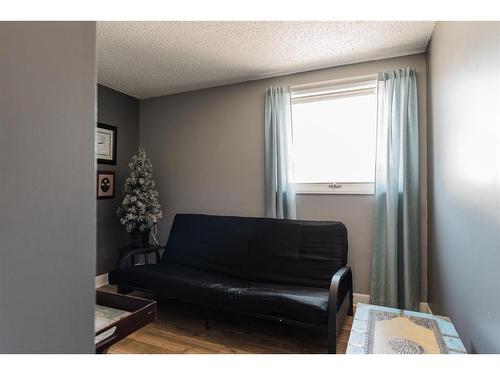 121 Fullerton Drive, Fort Mcmurray, AB - Indoor Photo Showing Bedroom