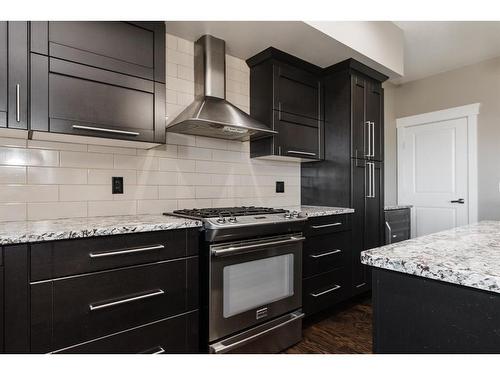 16-208 Sparrow Hawk Drive, Fort Mcmurray, AB - Indoor Photo Showing Kitchen With Upgraded Kitchen