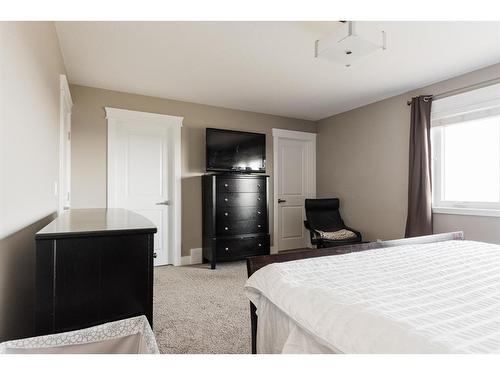 16-208 Sparrow Hawk Drive, Fort Mcmurray, AB - Indoor Photo Showing Bedroom