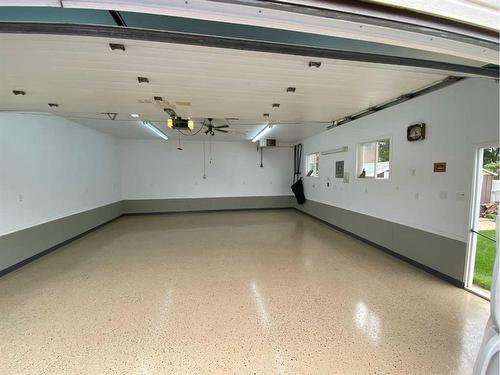 26 Maciver Street, Fort Mcmurray, AB - Indoor Photo Showing Garage