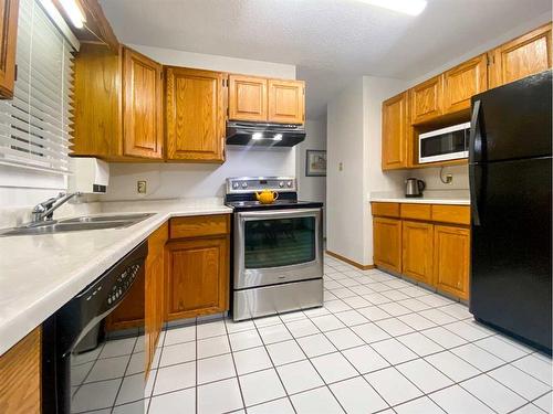 26 Maciver Street, Fort Mcmurray, AB - Indoor Photo Showing Kitchen With Double Sink