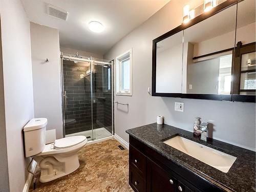 148 Beaton Place, Fort Mcmurray, AB - Indoor Photo Showing Bathroom