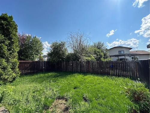 148 Beaton Place, Fort Mcmurray, AB - Outdoor
