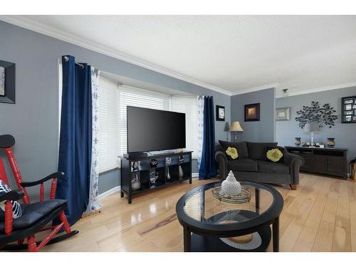 141 Caldwell Crescent, Fort Mcmurray, AB - Indoor Photo Showing Living Room
