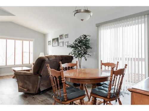 101 Steeves Bay, Fort Mcmurray, AB - Indoor Photo Showing Dining Room