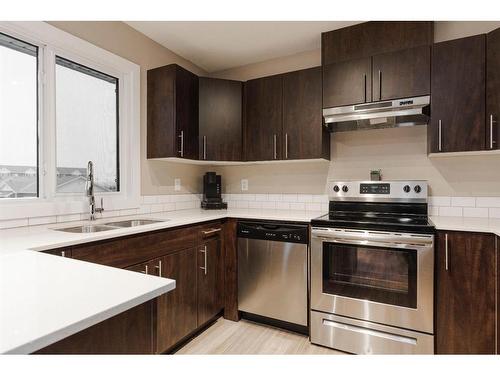 163-401 Athabasca Avenue, Fort Mcmurray, AB - Indoor Photo Showing Kitchen With Stainless Steel Kitchen With Double Sink