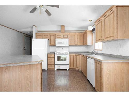 272 Palomino Close, Fort Mcmurray, AB - Indoor Photo Showing Kitchen
