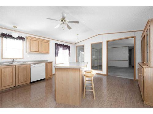 272 Palomino Close, Fort Mcmurray, AB - Indoor Photo Showing Kitchen