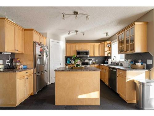147 Lazarde Place, Fort Mcmurray, AB - Indoor Photo Showing Kitchen