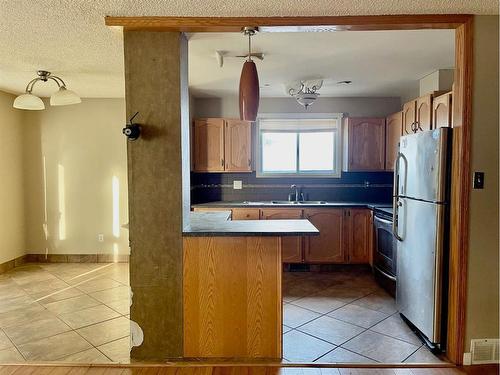 221 Timberline Drive, Fort Mcmurray, AB - Indoor Photo Showing Kitchen